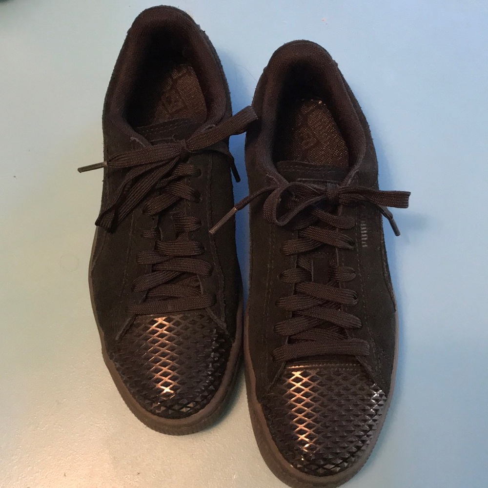 Puma suede tennis shoes.